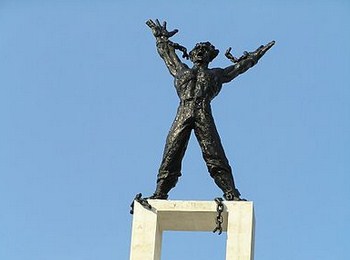 Patung di Jakarta untuk merayakan pembebasan papua barat